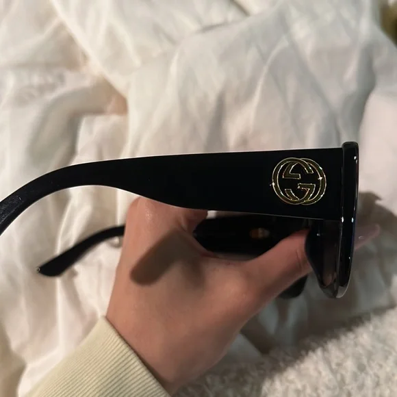 Authentic Gucci black sunglasses🖤